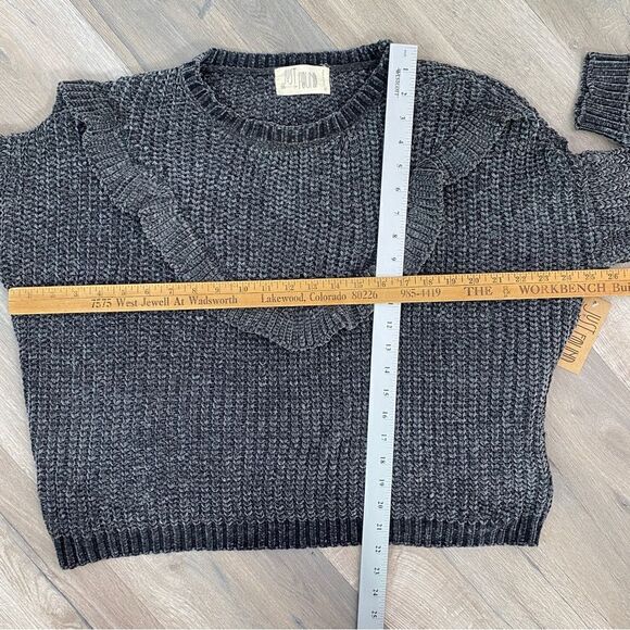 Just Found Ruffle Detail Chenille Sweater Gray Medium Crew Neck Waffle Knit - Picture 12 of 12